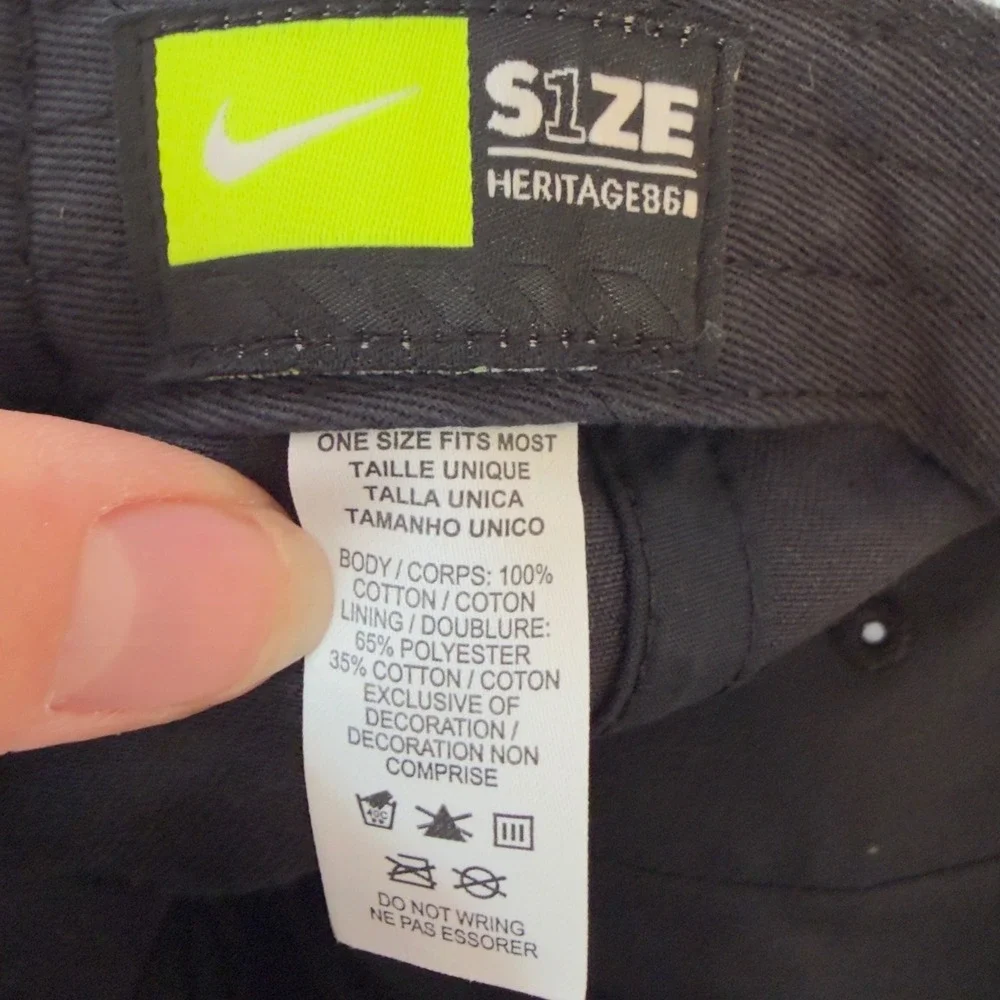 Nike Heritage 86 Black Baseball Cap One Size Logo Casual Adjustable Activewear
